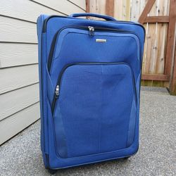 Large Samsonite Spinner Suitcase
