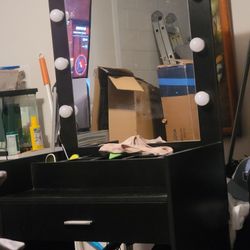 Makeup desk 
