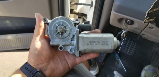 2014 Cascadia Window Motor