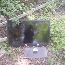 Insignia Flat Screen T.v 47 Inch With Stand