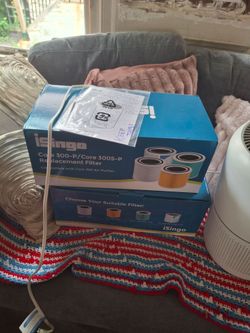 Levolt air purifier with8 replacements filters core 300-p/ with owners manual very good