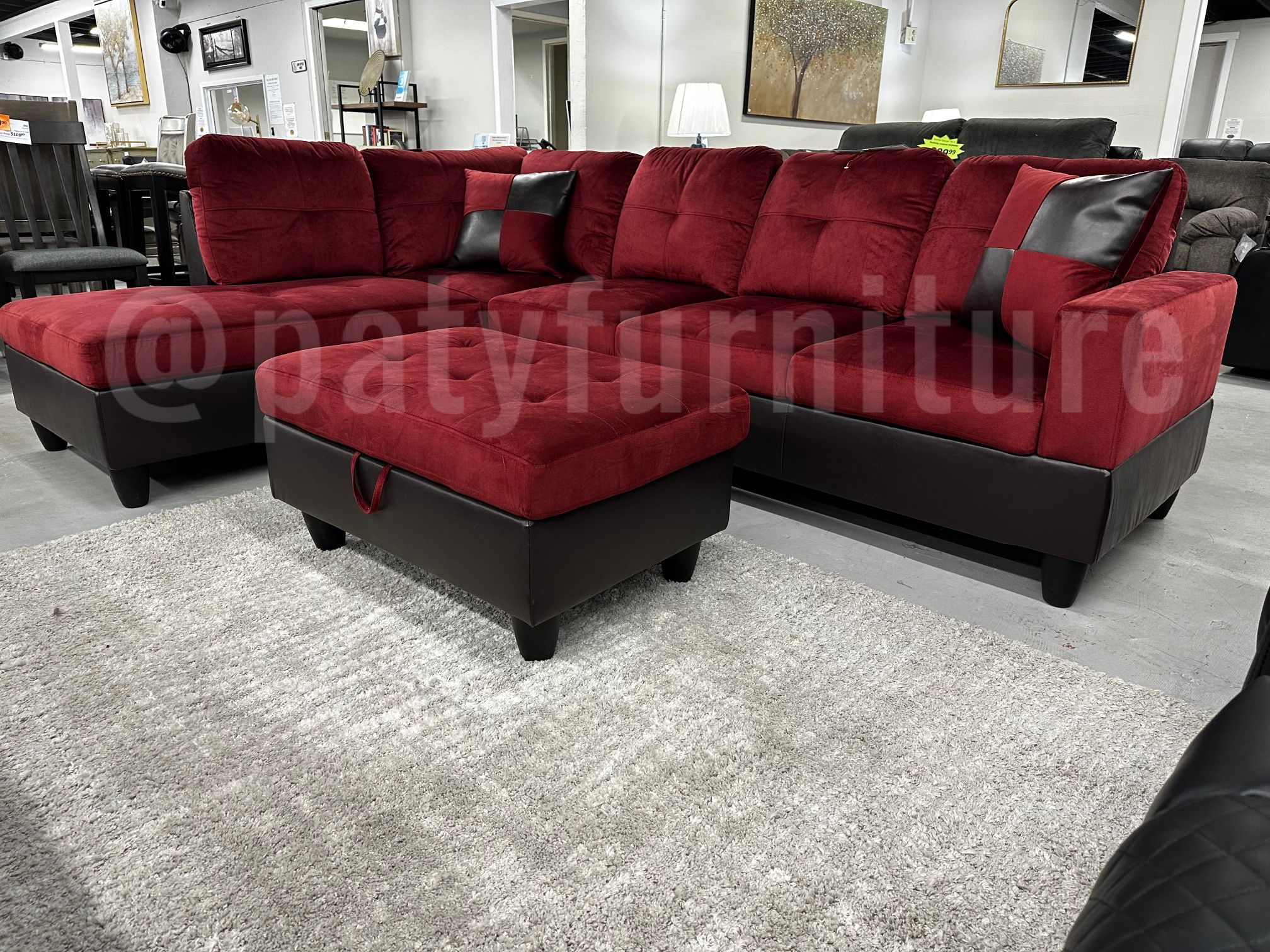 Sectional With storage ottoman