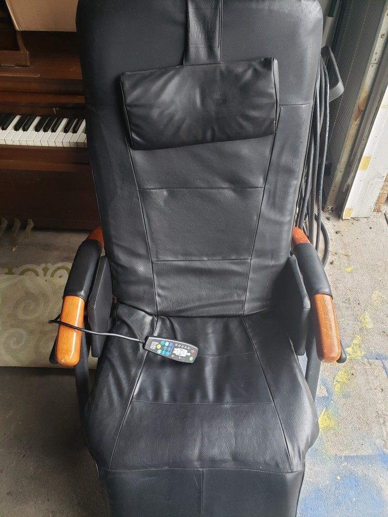 Homedics destress Ultra inversion massage chair for Sale in Morris, IL