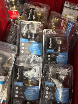 Kwikset Interior Privacy Locking Door Knobs – Lot