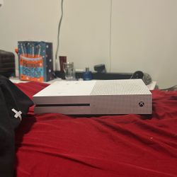 It’s A Used Xbox But It’s In Conditions And I Wanna Get Rid Of It Because I Got A New One For Christmas 