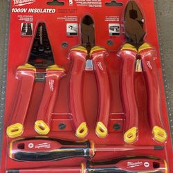 Milwaukee Insulated hand tools set