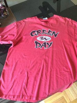 Mens large red Green Day band tshirt