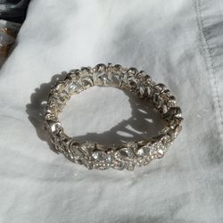Stretch bracelet with rhinestones read description, please