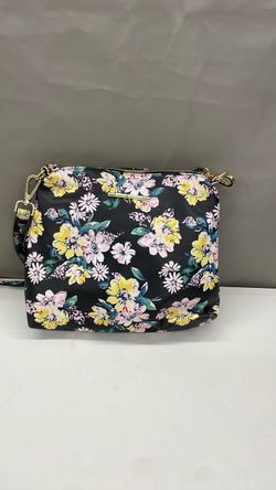 Steve Madden flower purse. Item No 884 (Shopgoodwill)
