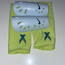 Soccer Chinguards Size M