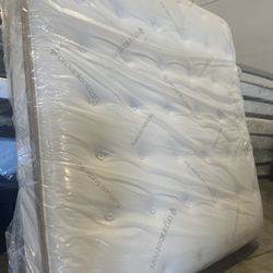 King Mattress Saatva HD 