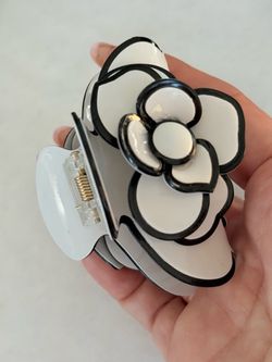 White and Black Flower Hair Claw Clip