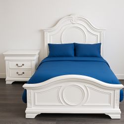 FOR SALE – Sofia Vergara Bedroom Set (Rooms To Go) – 4 Pieces – Excellent Condition