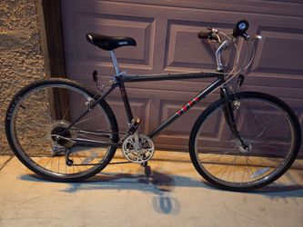 TREK 800 BIKE/ READY TO RIDE