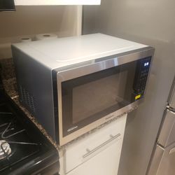 New Panasonic 1200 Watt Inverter Microwave
