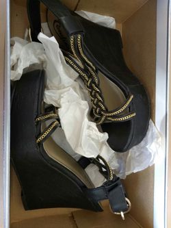 Black and gold wedge