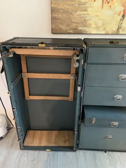1926 The Oshkosh Trunk Co Antique Wardrobe Steamer Trunk Drawers Marshall  Field for Sale in Los Angeles, CA - OfferUp