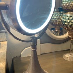 Double Sided Light Up Magnifying Vanity Mirror 