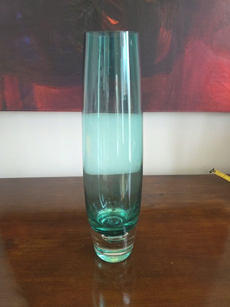 Hand-blown Riihimäki "Tamara Aladin" glass vase with a bubble base.