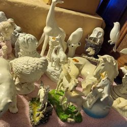 WHITES  DECORATIVE  FIGURINES   BIG GROUP