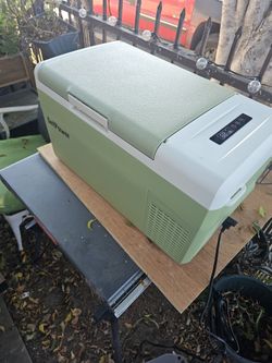 Portable 12v Refrigerator/ Freezer 21qt