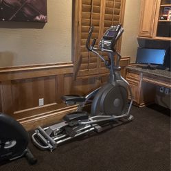 Elliptical Spirit Fitness XE395