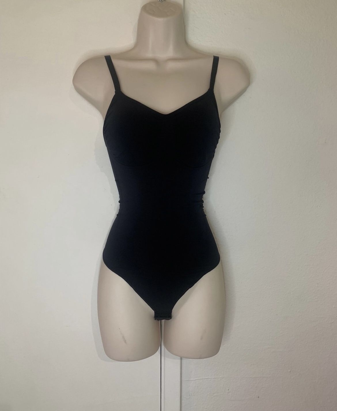 Bodysuit for Women Shapewear Seamless Sculpting Thong Body Shaper S/M.  (T)