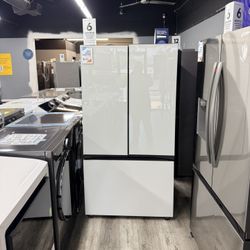 🔥 Samsung - BESPOKE 30 cu. ft. 3-Door French Door Smart Refrigerator with Beverage Center - White Glass🔥