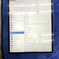 Apple iPad Pro 12.9 Inch 4th Generation Software 256 GB Memory Storage Tablet Tab E Reader Wifi Bluetooth Case Keyboard USBC Touchscreen Internet