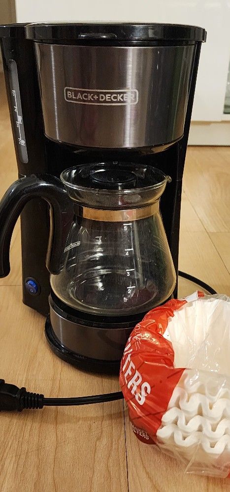 Black & Decker 5 Cup Coffee Maker With Filters.