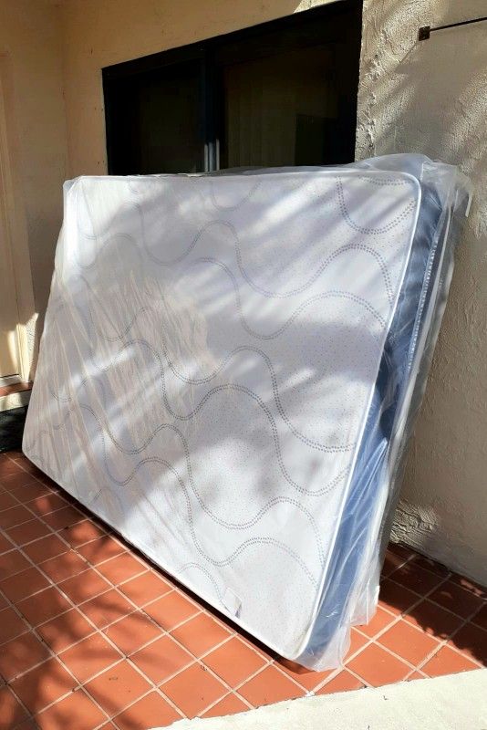NEW QUEEN-SIZE MATTRESS AND BOX SPRING - 2PC