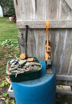 Bostich floor stapler with hammer and staples