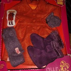 The Thrill in the Chill Outfit is a regular outfit. This outfit was released in 2012. New