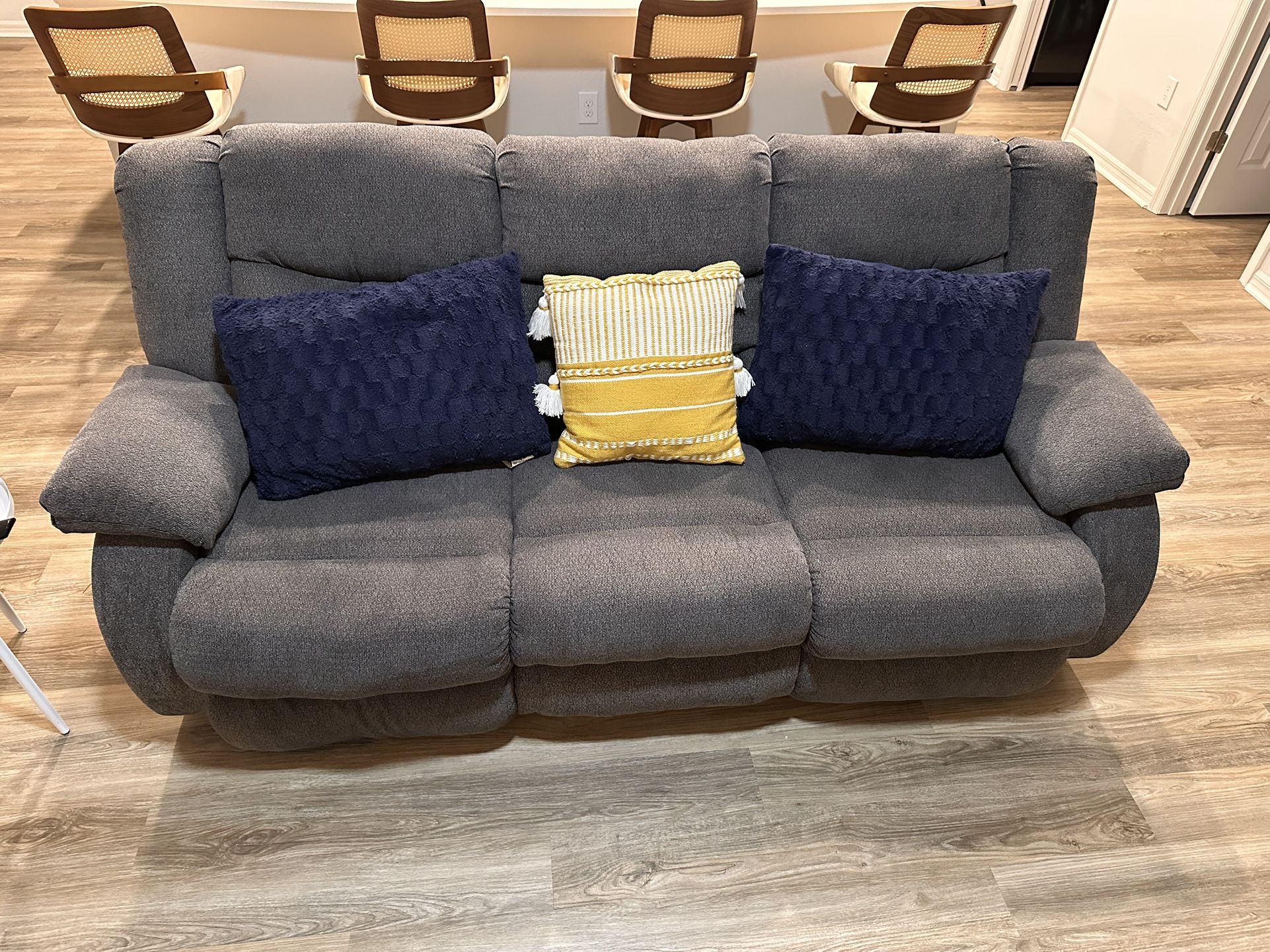 Manual Reclining Sofa/ MUST GO