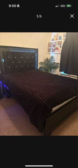 BLACK VELVET DIAMOND BEDROOM SET/GIVE ME YOUR BEST OFFER