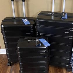 Luggage Set 4 Pcs Only 110)