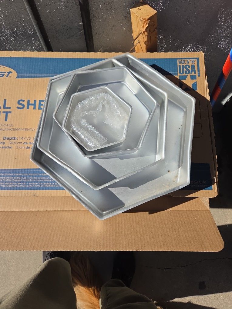 Set Of 4 Exagonal Cake Pans