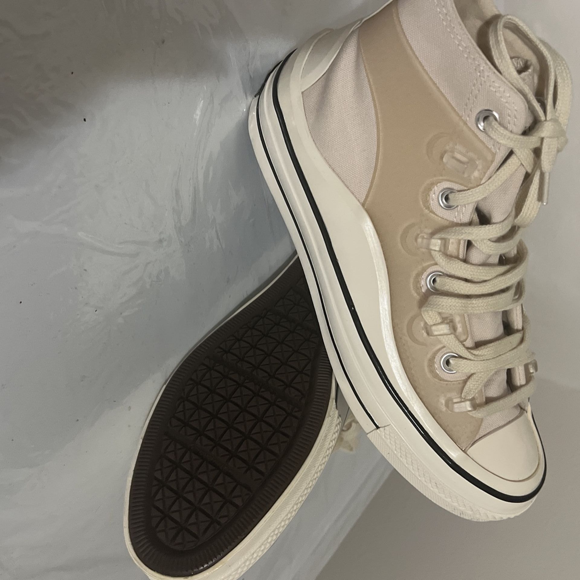 CONVERSE For Men Size 7.5. Women 9.5