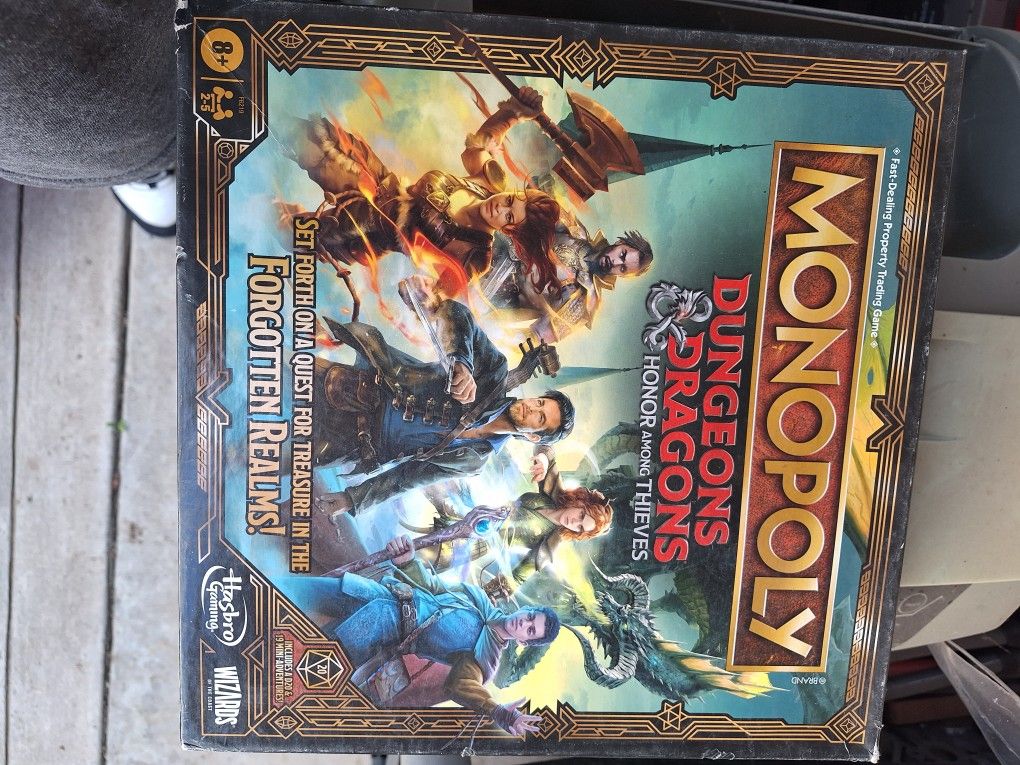 dungeons&dragons / monopoly board game