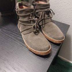 UGG Ankal Boots SIZE 7.5 Ladies 