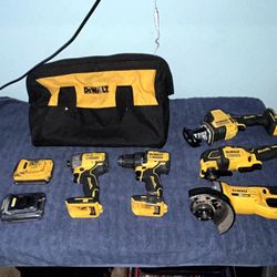 DeWalt 7pc Impact Power Tool Set With 2 Batteries And Tool Bag