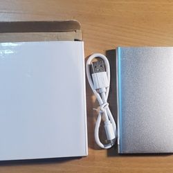New And Never Used 4000 mA Battery Bank For Cell Phone Charger
