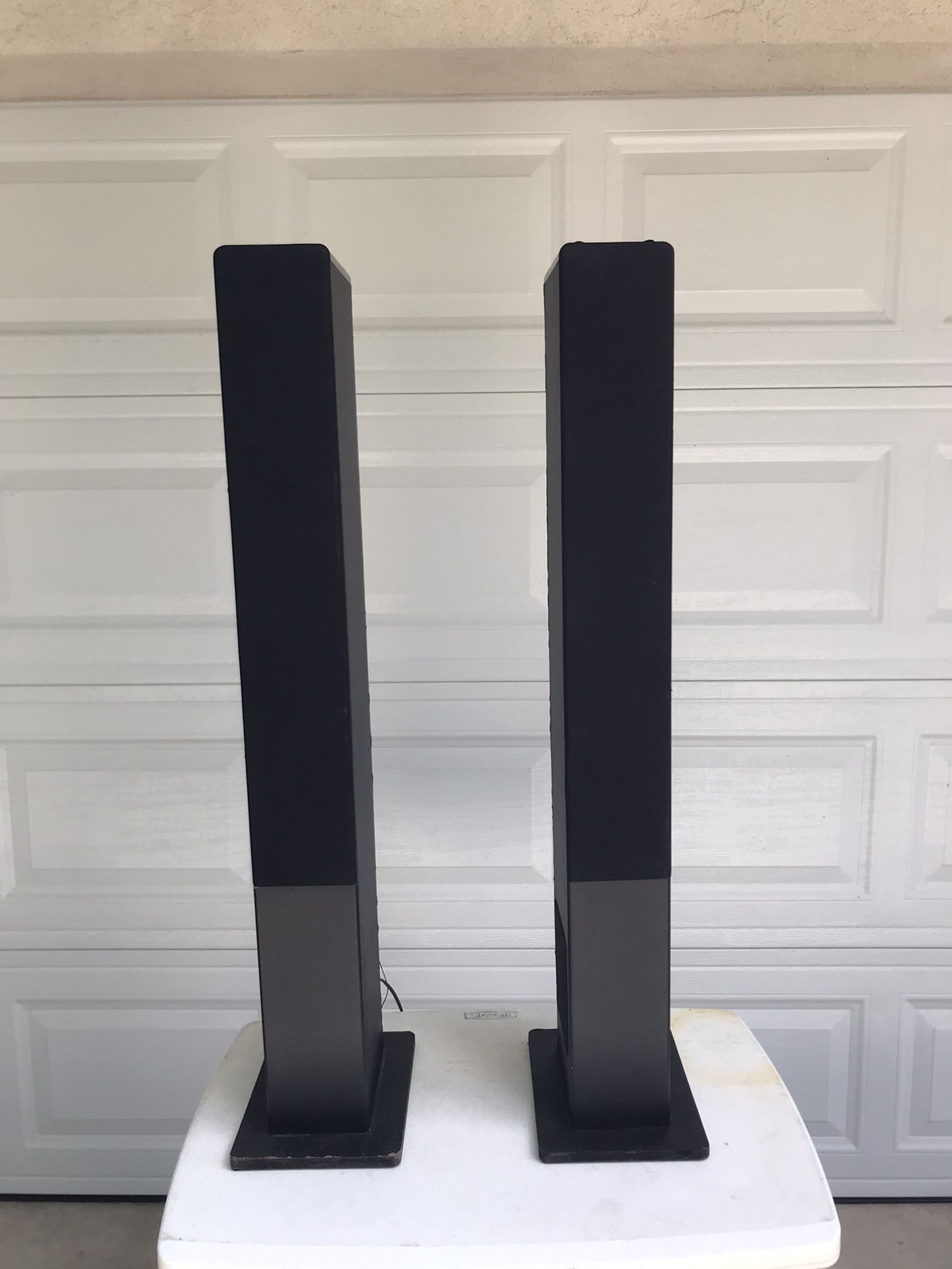 2 Powered Tower Stereo Speakers 