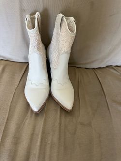 White/Cream Western Ankle Boots with Lace Detail size 9