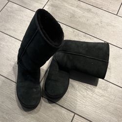 Ugg Size 7 Black 