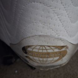  New Queen Simmons .Mattress Box Spring And Frame