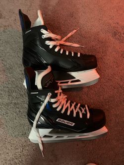 black Bauer Vapor X Volt hockey skates