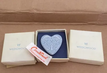 Wedgwood heart pin pastel Blue White with Gift BOX