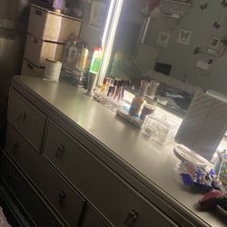 Bobs Dresser With Mirror Light 