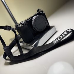 Sony - Alpha 6100 APS-C Mirrorless Camera